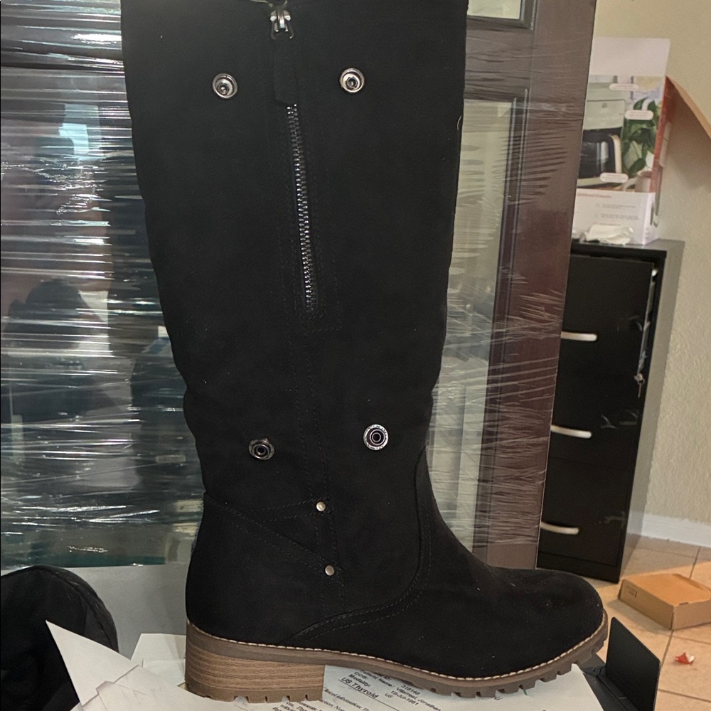 Black Knee-High Women's Boots